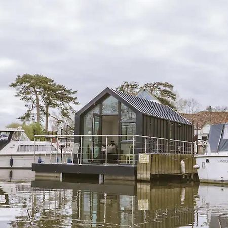 Water Cabin With Water Sports Equipment And Bikes, Bath بريستول المظهر الخارجي الصورة
