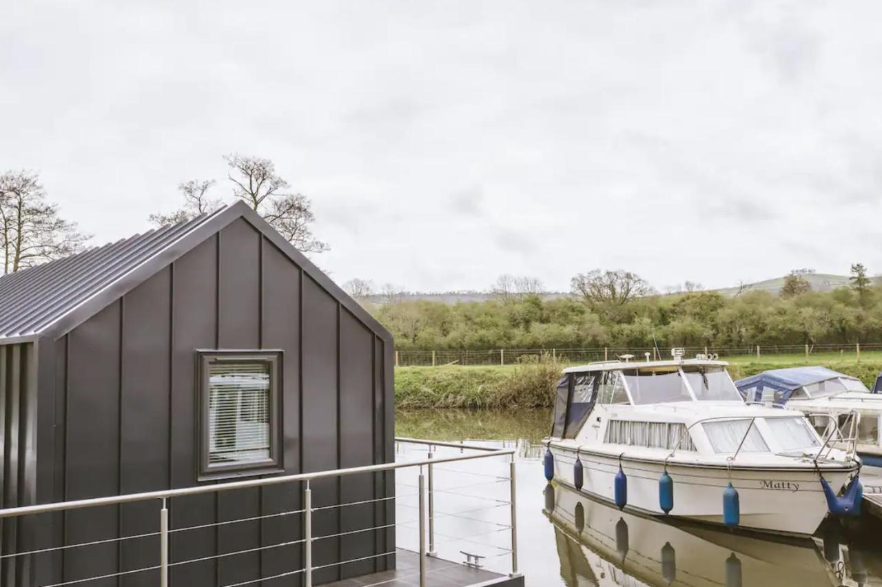 Water Cabin With Water Sports Equipment And Bikes, Bath بريستول المظهر الخارجي الصورة